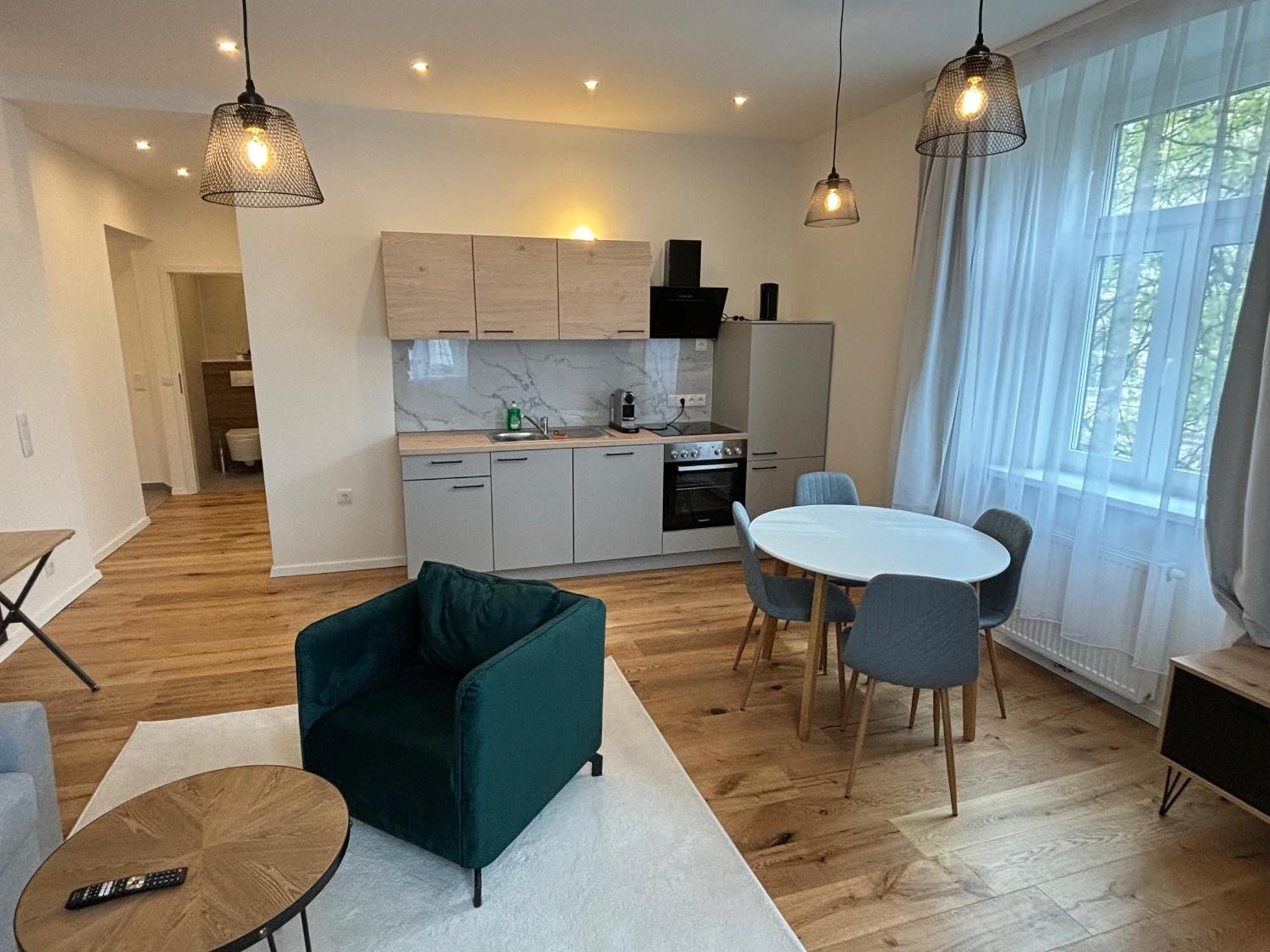 Altbauwohnung Mit Charme - Selbst Check In - Queensize Bett Vienna Luaran gambar