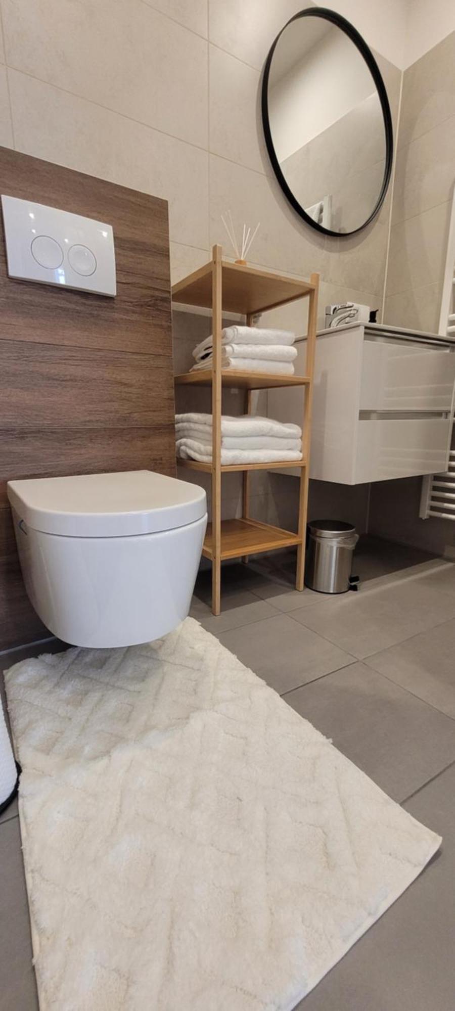 Altbauwohnung Mit Charme - Selbst Check In - Queensize Bett Vienna Luaran gambar