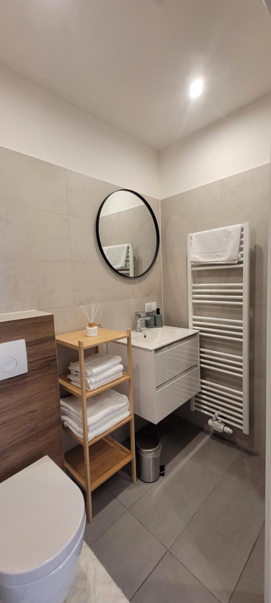 Altbauwohnung Mit Charme - Selbst Check In - Queensize Bett Vienna Luaran gambar